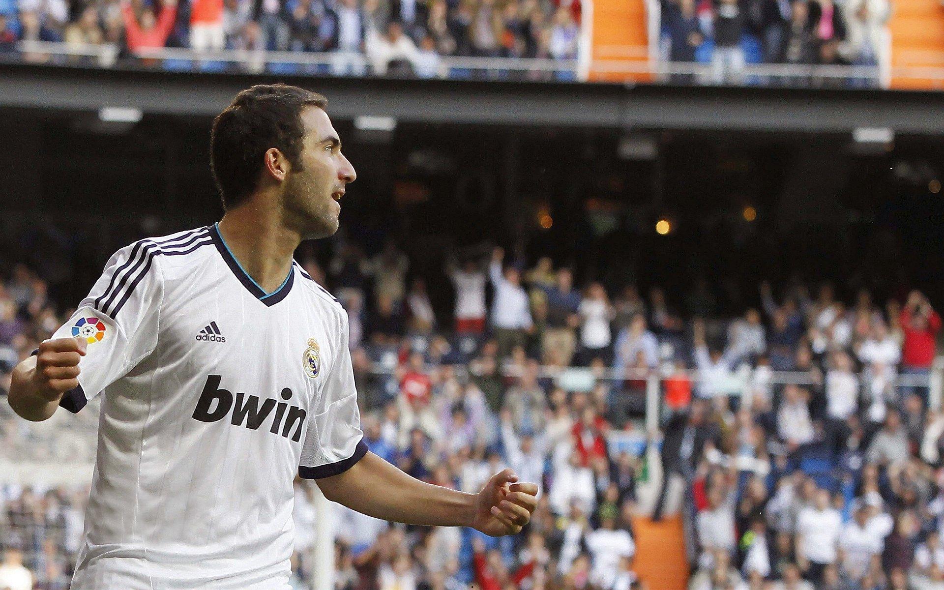 UFC 310，雷耶斯逆转终结史密斯，轻重量级格局再起波澜